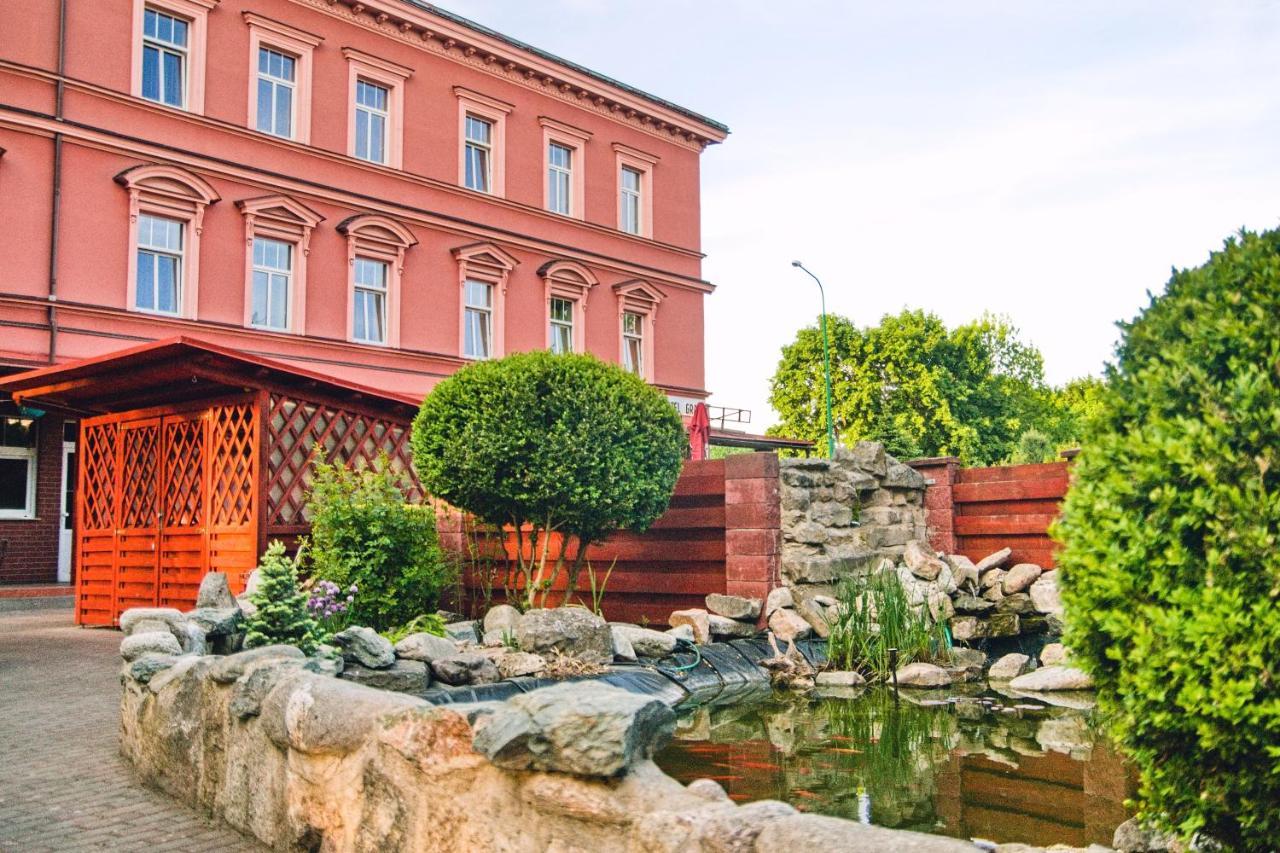 Grand Hotel Jaroměř Exteriör bild