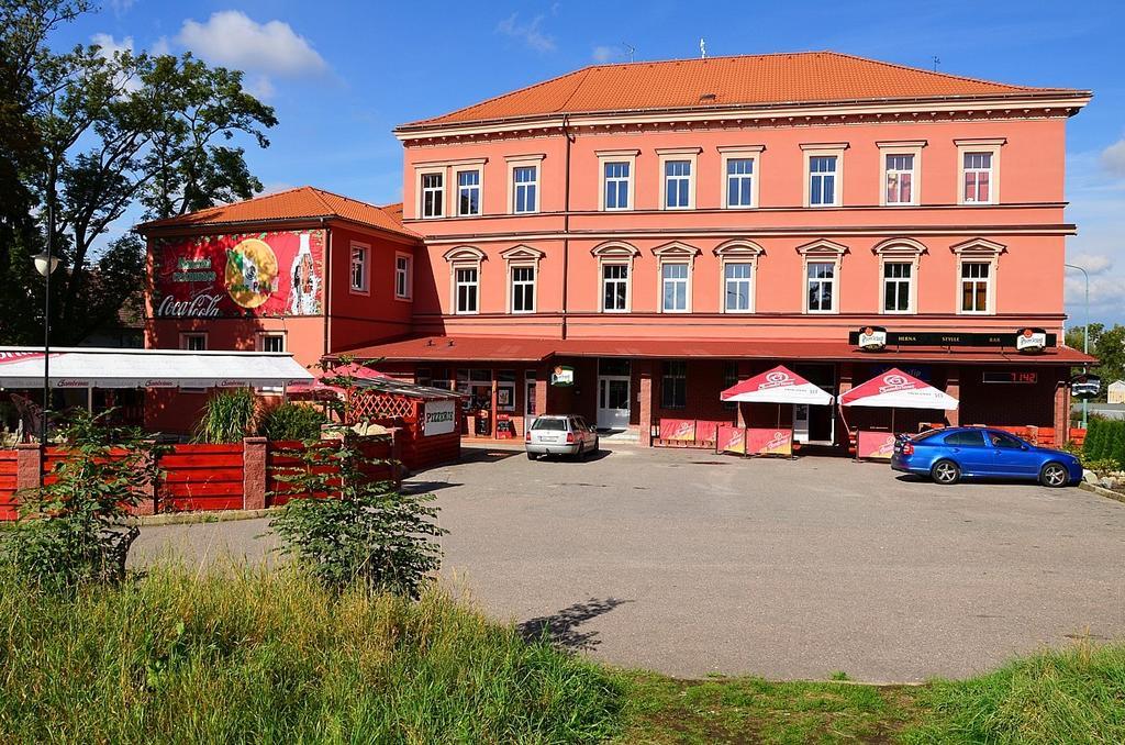 Grand Hotel Jaroměř Exteriör bild
